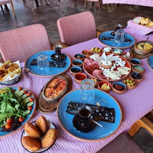 ALMİRA ÖZEL SERPME KAHVALTI